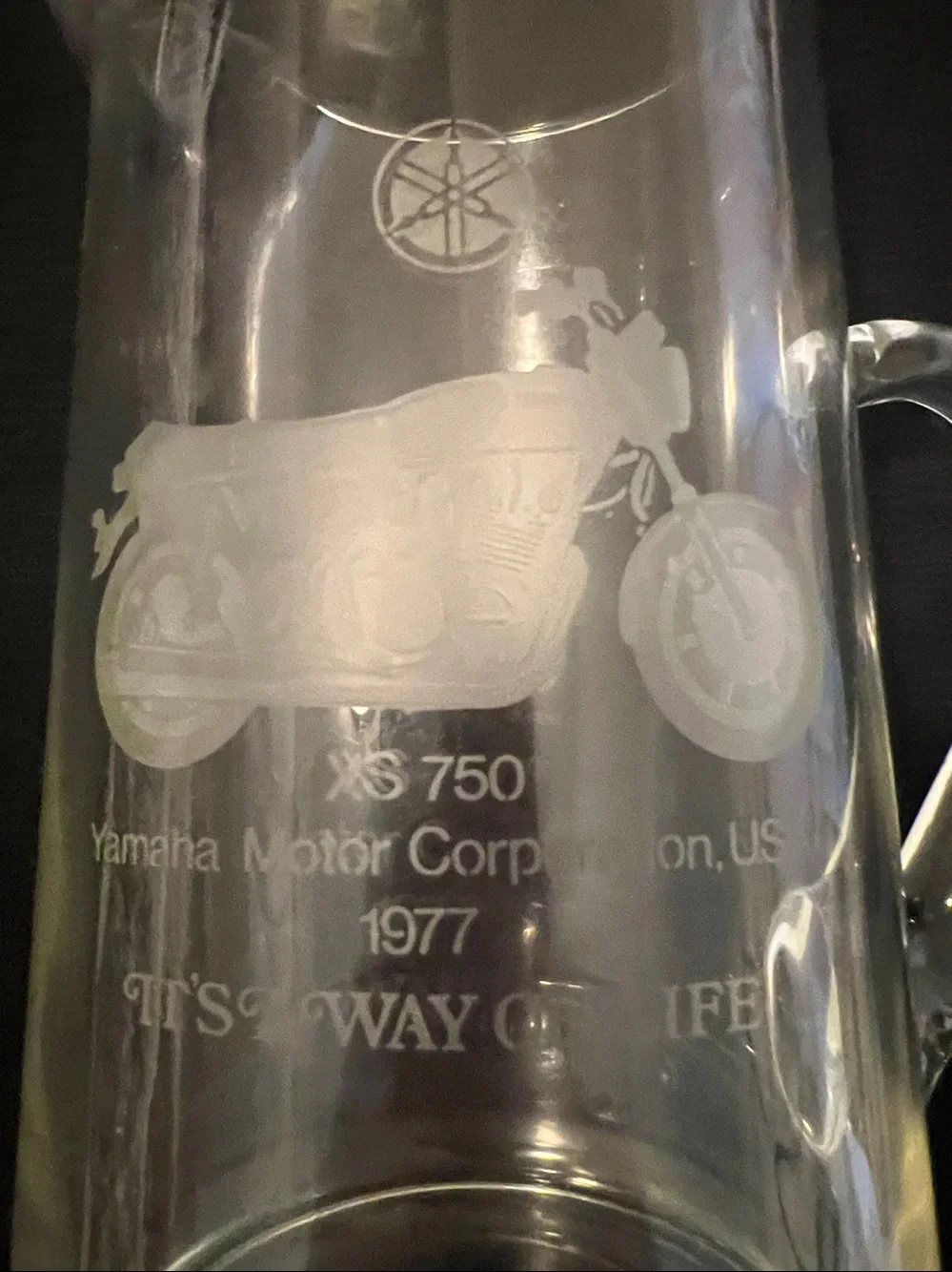 RARE 1977 YAMAHA XS 750 MOTORCYCLE ETCHED GLASS PITCHER 9”